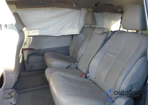 2014 Toyota Sienna Xle V6 8 Passenger z USA, uszkodzony, nr VIN 5TDYK3DCXES510007